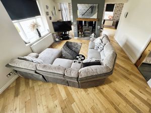 Lounge- click for photo gallery